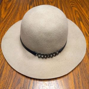 Women's C.C. Exclusives Wool Hat.